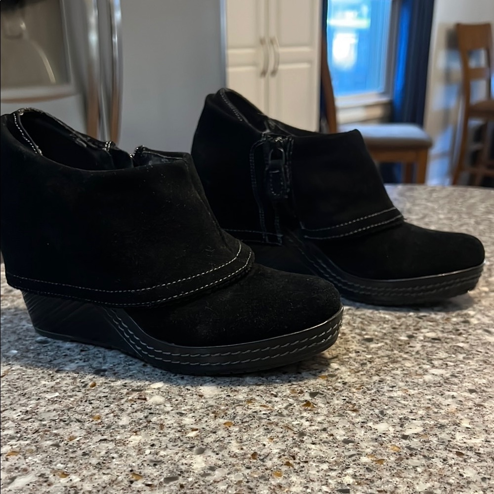 Super cute platform suede booties